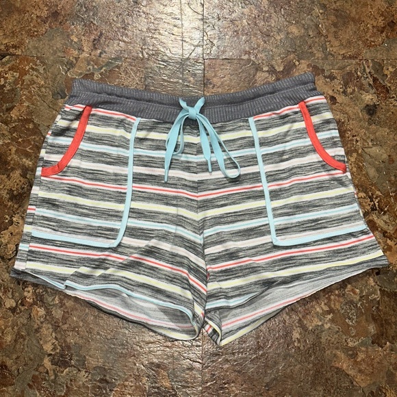 Secret Treasures Women’s Gray Striped Pocketed Lounge Shorts Size Small - Picture 3 of 9